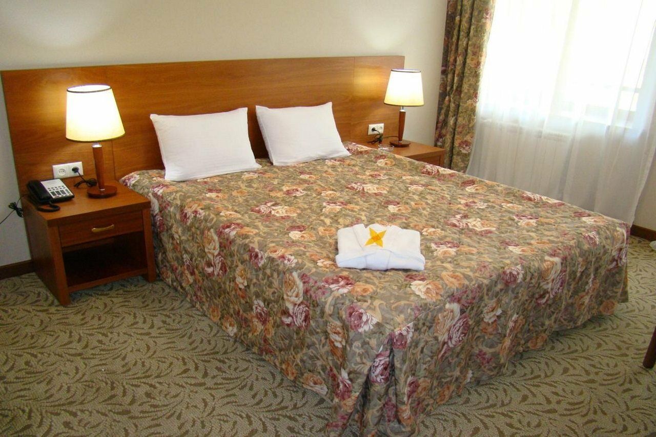 Iris Hotel Almatı Dış mekan fotoğraf